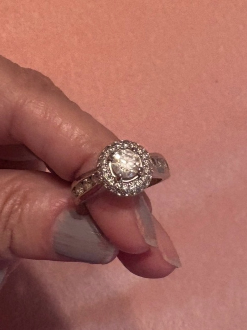 Classic 14k white gold Halo Round-Cut Engagement Ring - White
Price is firm
